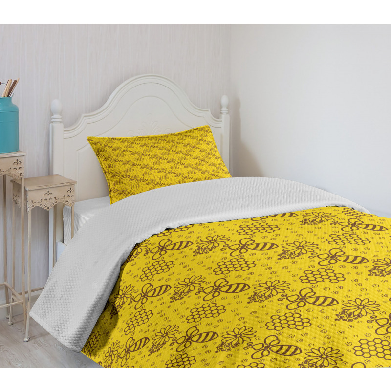 Contour Petals Bees Combs Bedspread Set