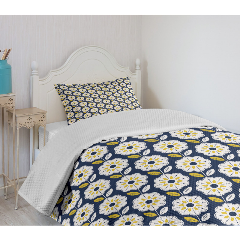 Eight-Petal Flowers Bedspread Set