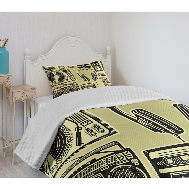 Turntable Headphones Bedspread Set