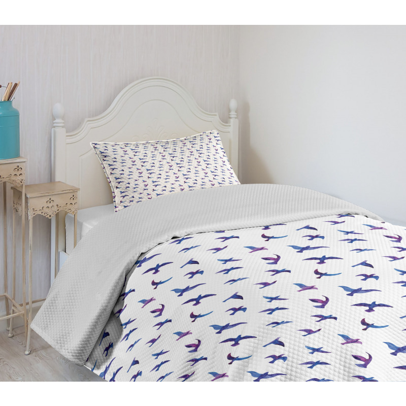 Flying Pigeons and Doves Bedspread Set