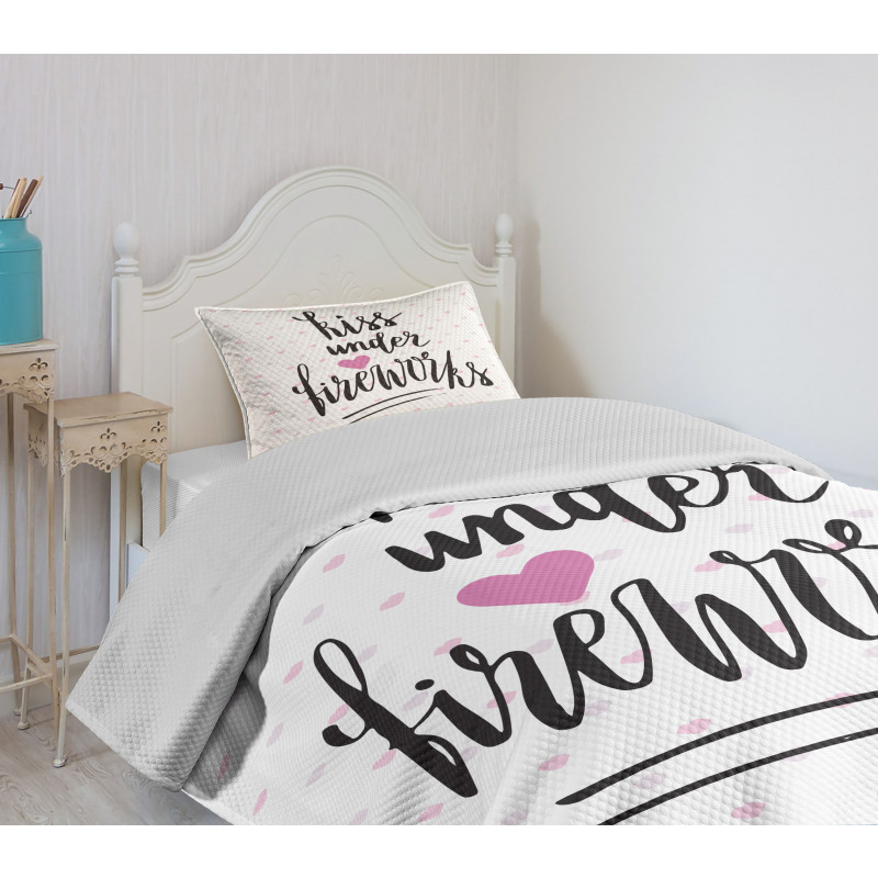 Hearts and Lipstick Bedspread Set