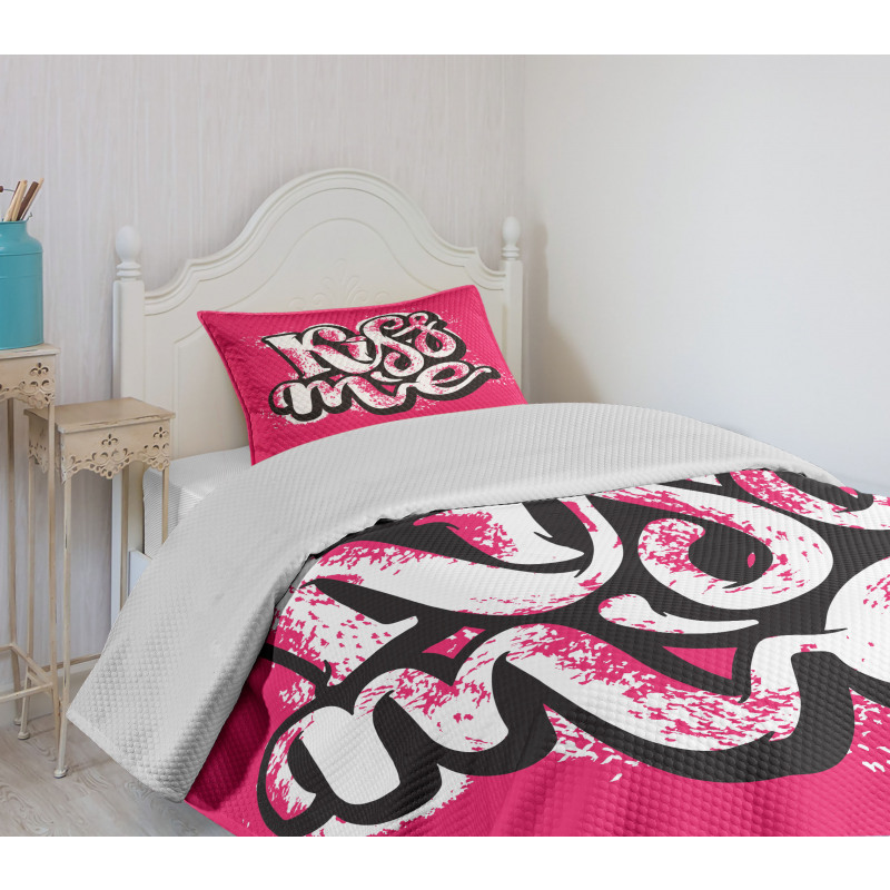 Modern Calligraphy Bedspread Set