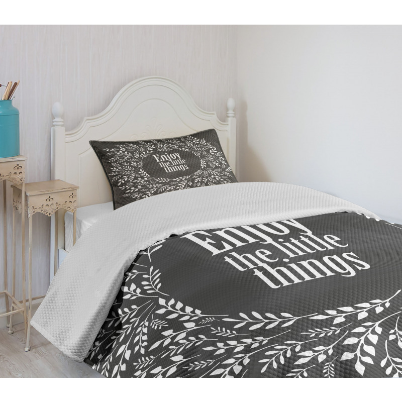 Wreath with a Phrase Bedspread Set