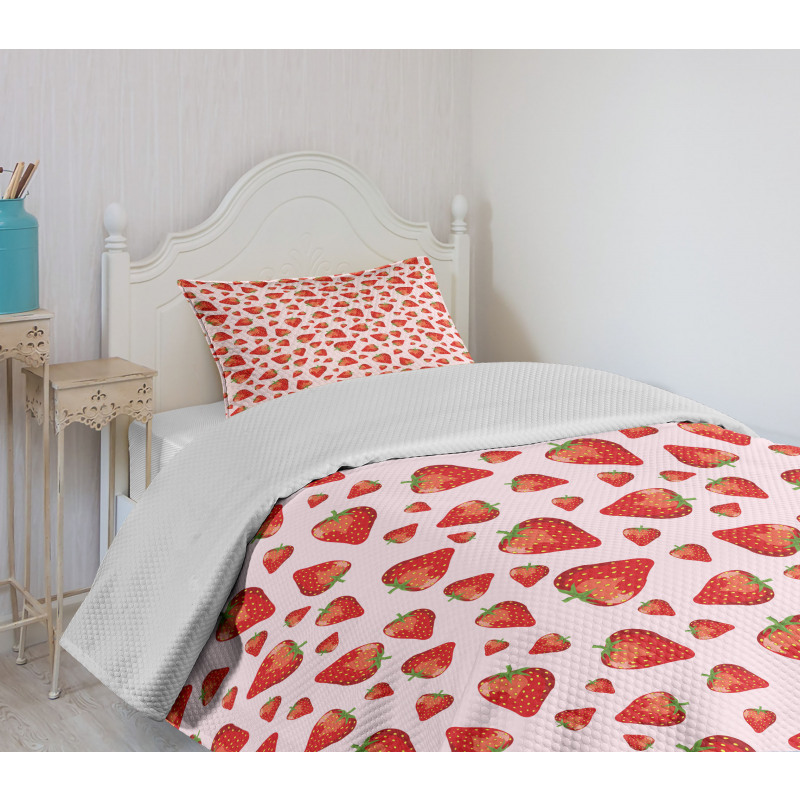 Juicy Ripe Berries Bedspread Set
