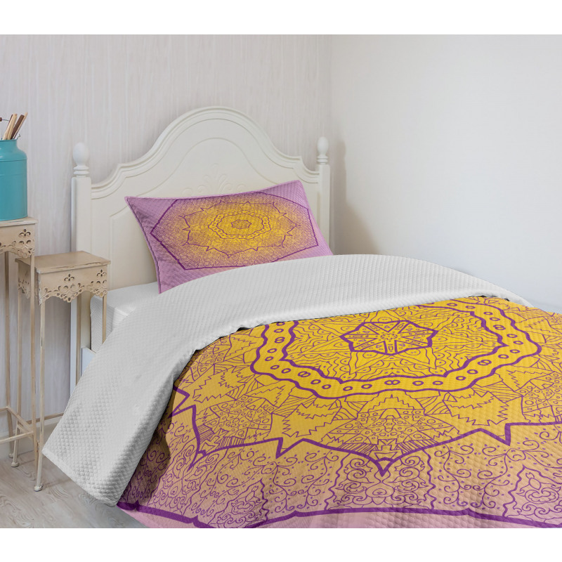 Oriental Heptagon Motif Bedspread Set