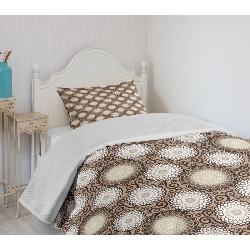 Dahlia with Large Petals Bedspread Set