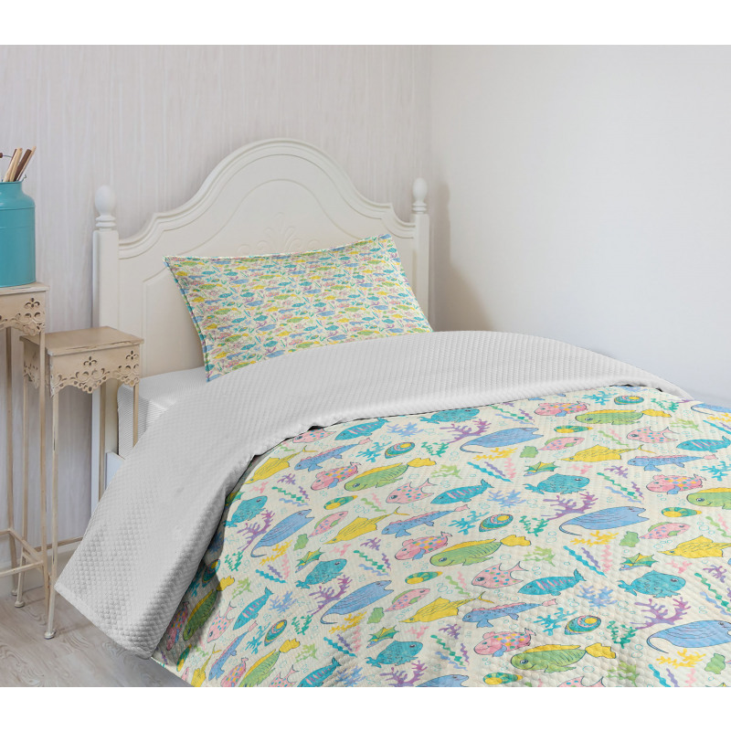 Colorful Aquatic Fauna Bedspread Set