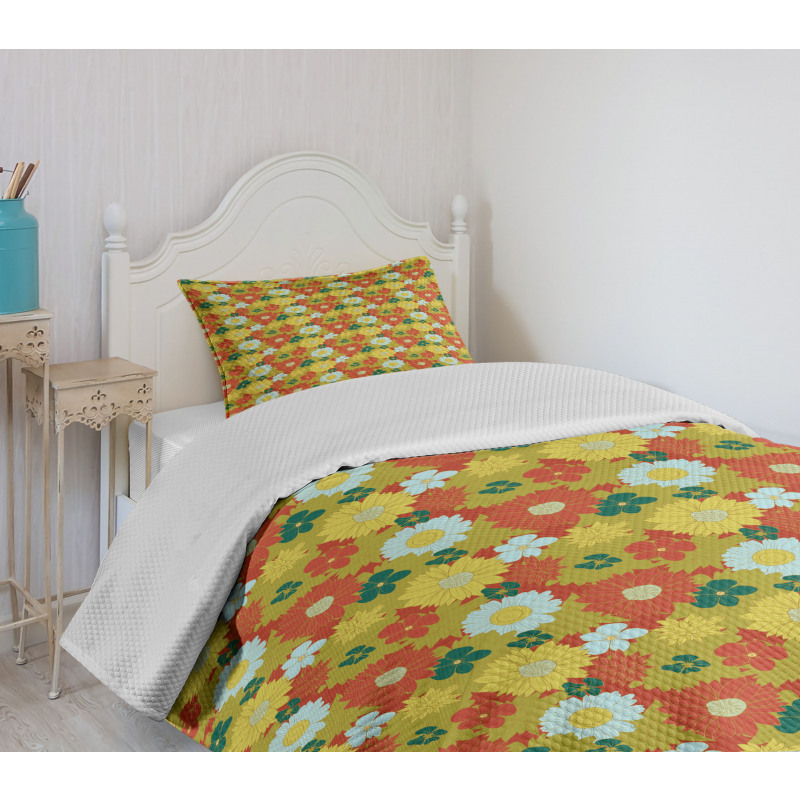 Chrysanthemum and Lily Bedspread Set