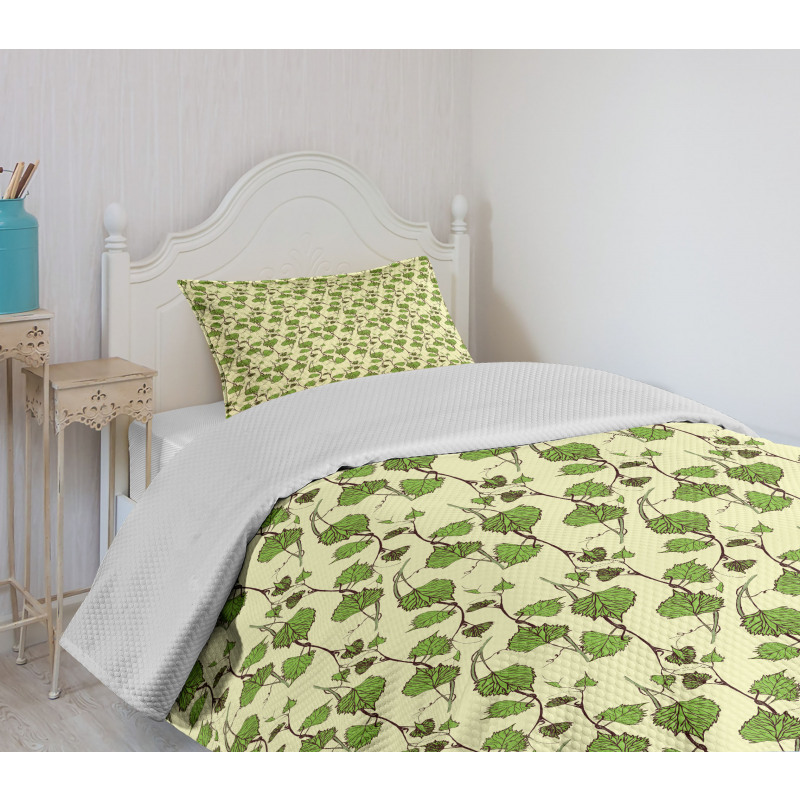 Grapevine Leaves Pattern Bedspread Set