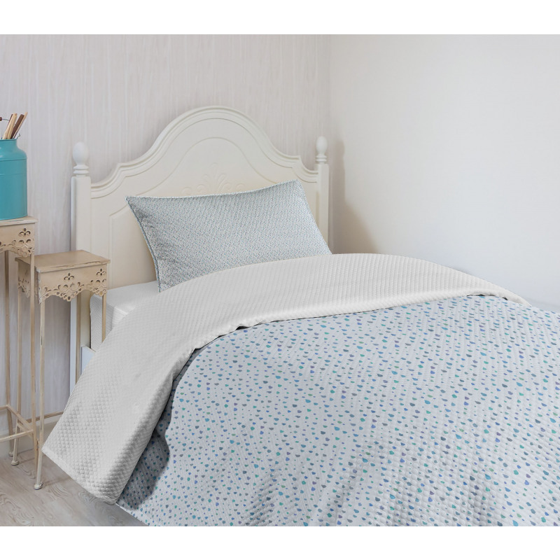 Rough Edged Aqua Droplets Bedspread Set