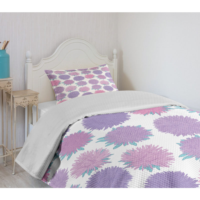 Detailed Flower Pattern Bedspread Set