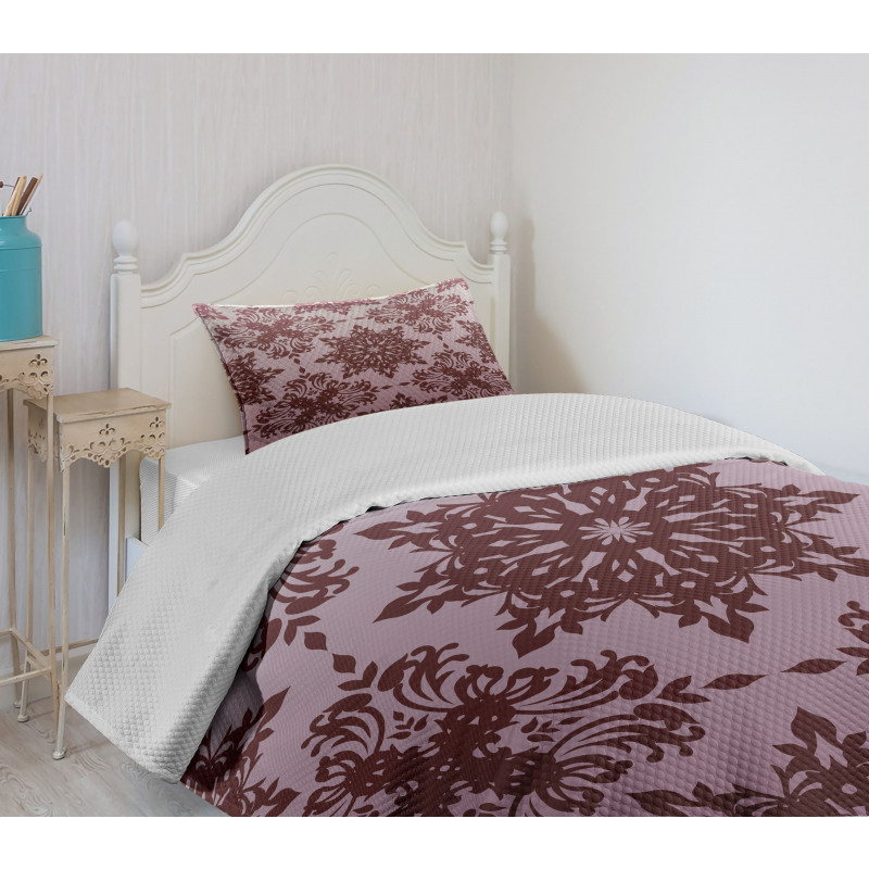 Swirled Classical Motif Bedspread Set