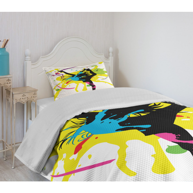 Dancing Girl Pattern Bedspread Set