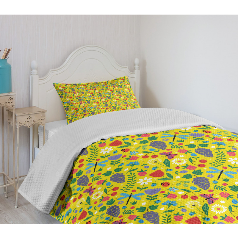 Sketch Grapes Berries Bedspread Set