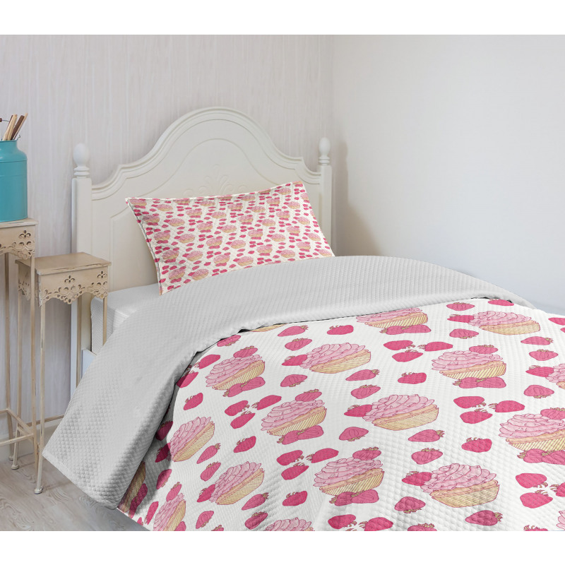 Doodle Style Strawberry Bedspread Set