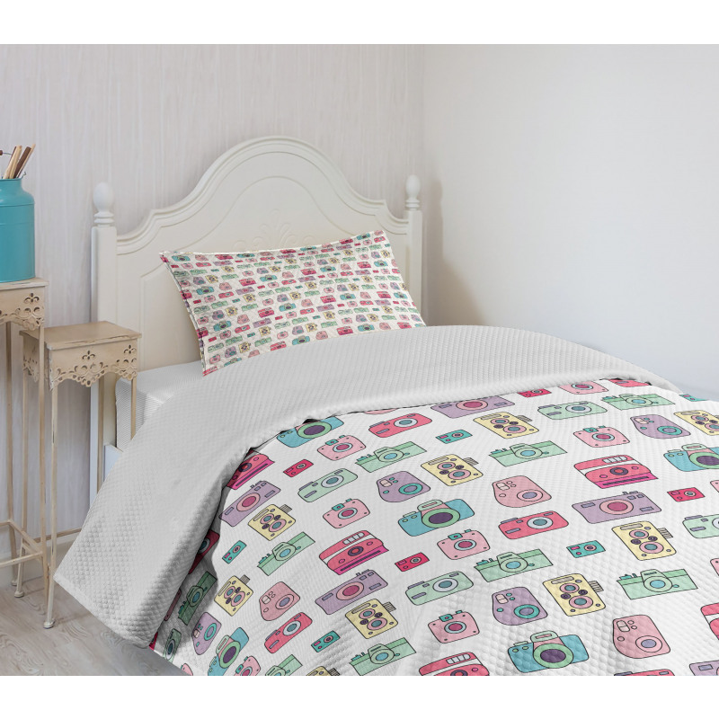 Retro Style Devices Bedspread Set