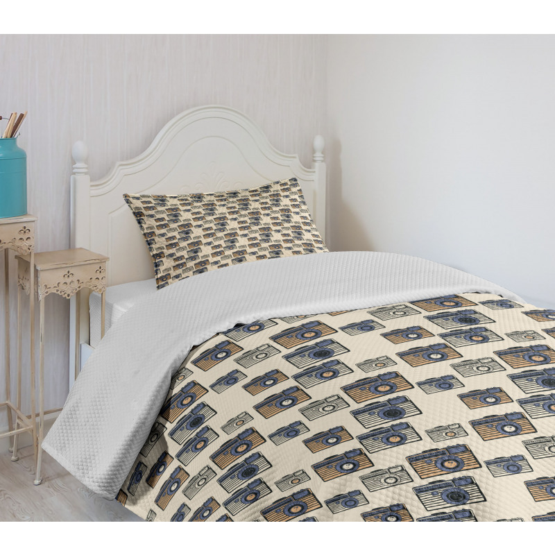 Old Fashioned Photo Devices Bedspread Set
