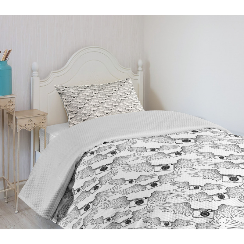 Vintage Style Pattern Wings Bedspread Set