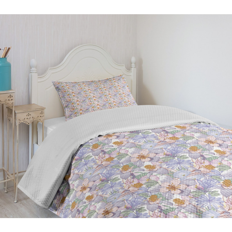 Classic Wildlife Blossoms Bedspread Set