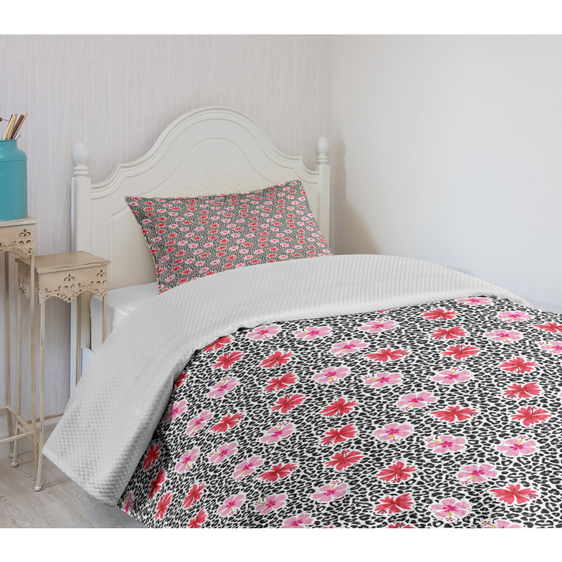 Blossoming Hawaiian Flowers Bedspread Set