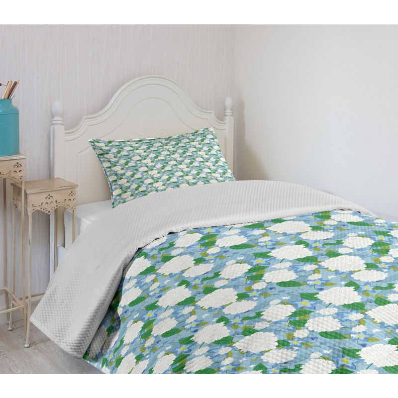 Refreshing Flowers and Birds Bedspread Set