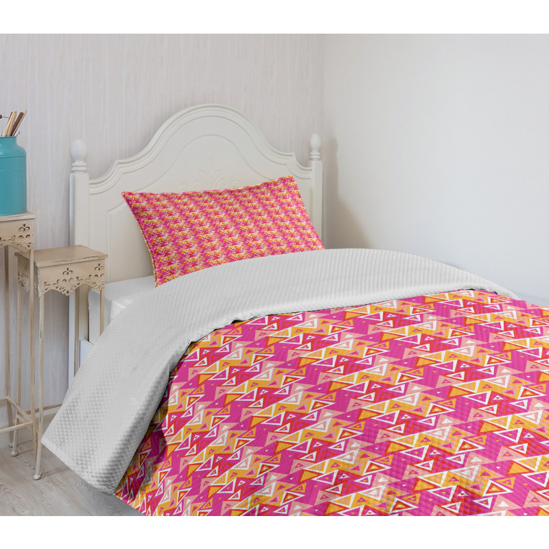 Abstract Triangle Pattern Bedspread Set
