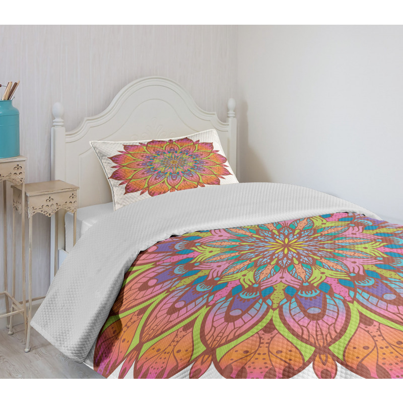 Flourishing Flowers Pattern Bedspread Set