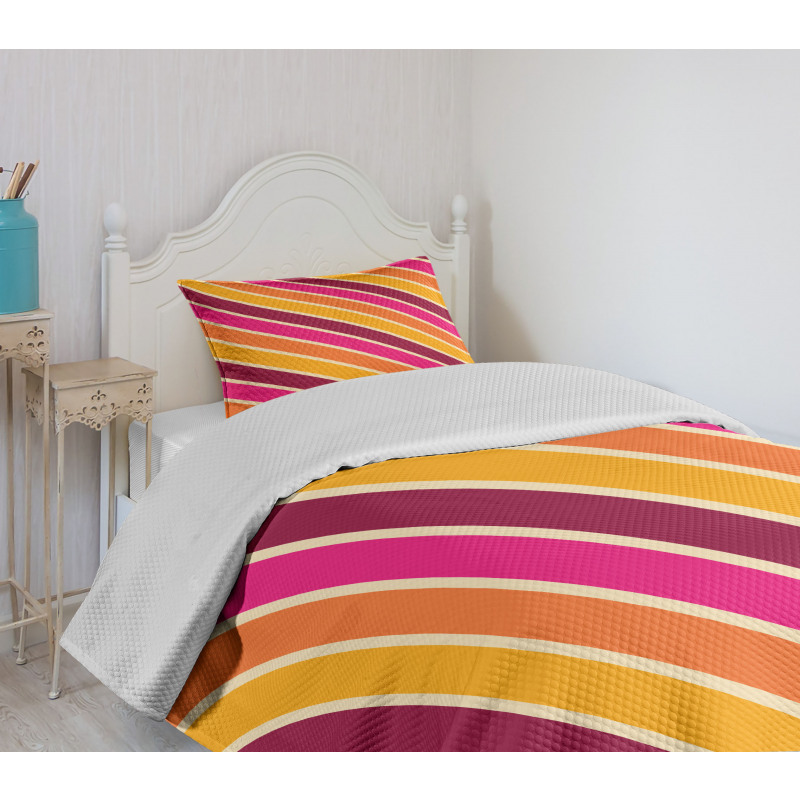 Angled Retro Style Lines Bedspread Set