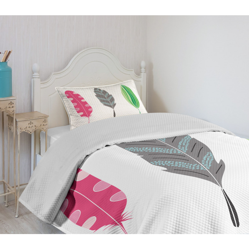 Funky Sketched 3 Plumes Bedspread Set