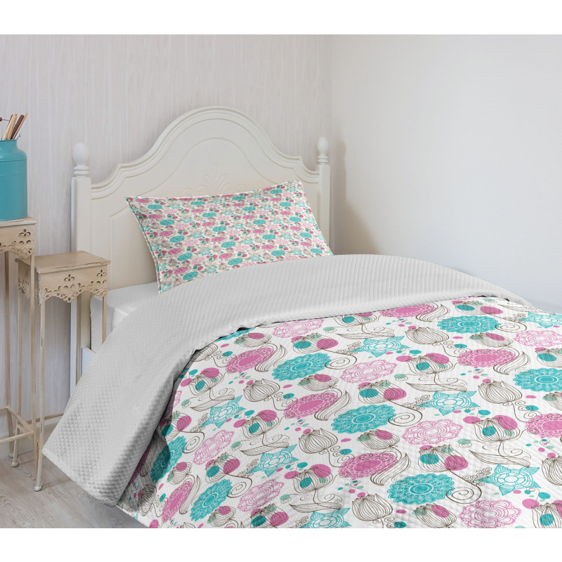 Sketched Tulip Flowers Bedspread Set