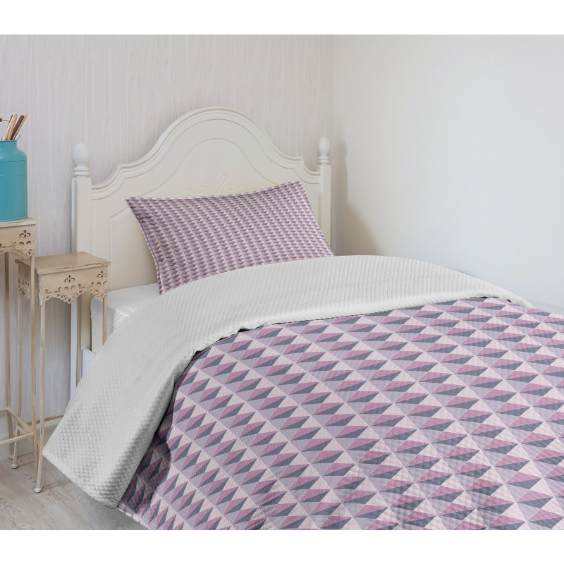 Ornamental Grid Pattern Bedspread Set