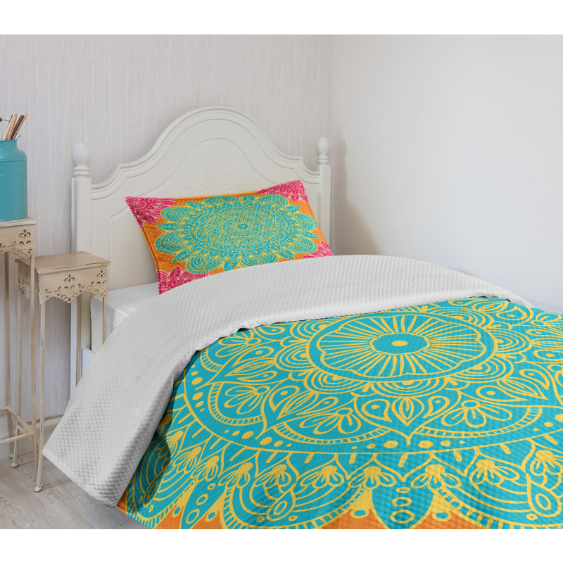 Blossoming Flower Pattern Bedspread Set