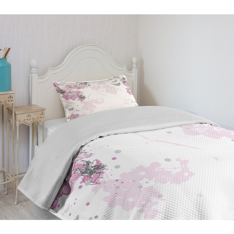 Spring Motif Outline Bedspread Set