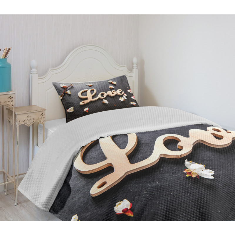 Love Sign Wooden Bedspread Set