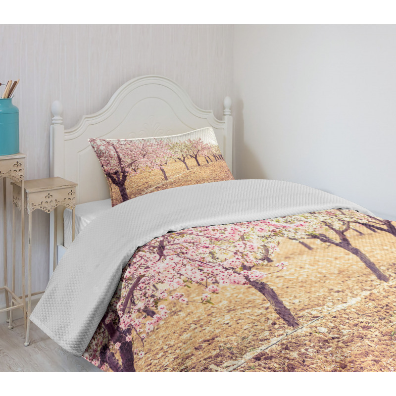 Pastel Idyllic Motif Bedspread Set