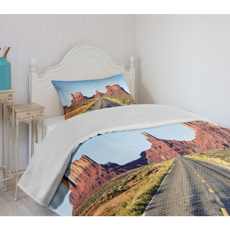 Long Road at Valley Trip Bedspread Set