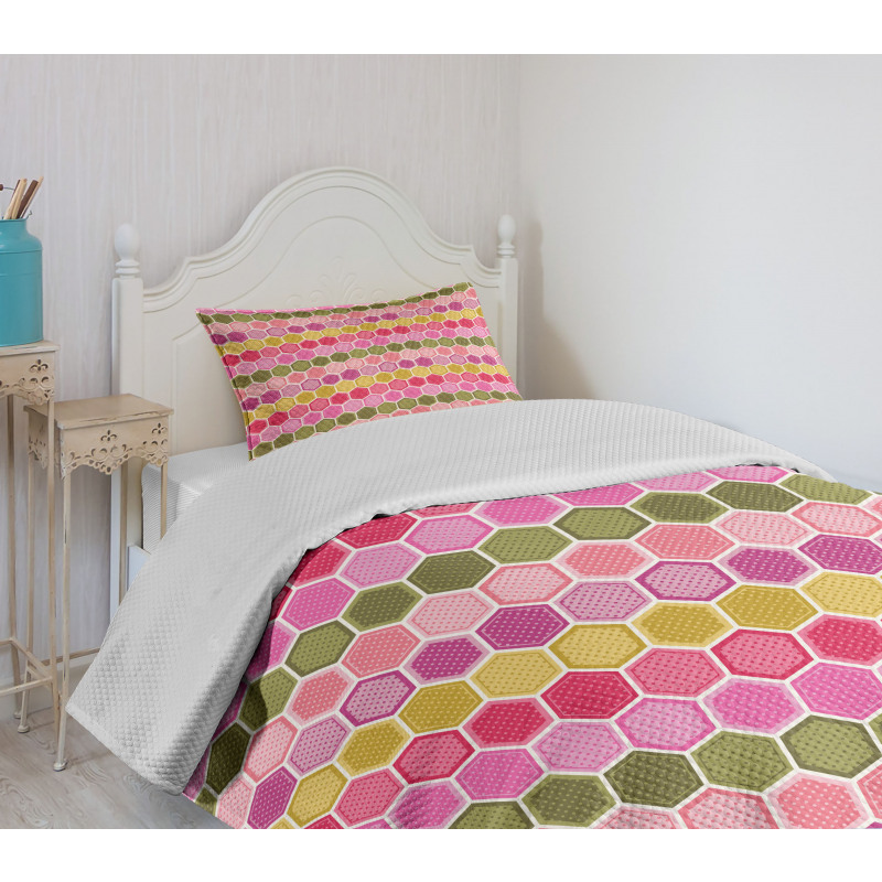 Hexagons and Dots Bedspread Set