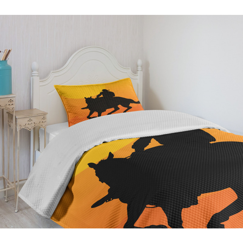 Silhouette of a Lone Rider Bedspread Set