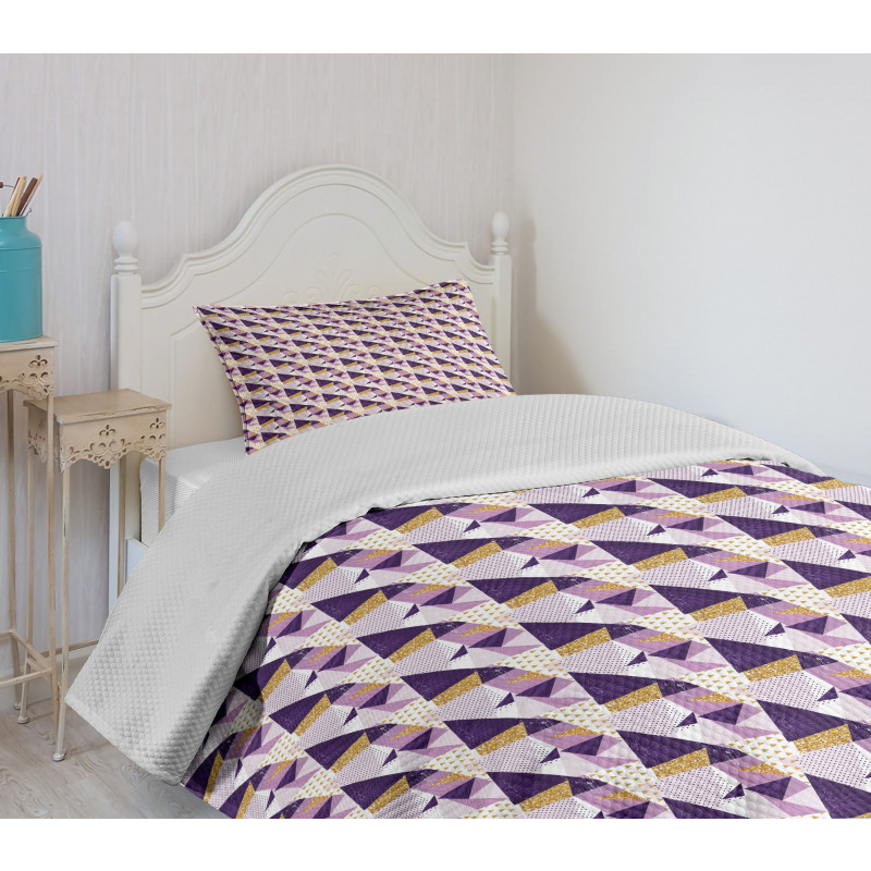 Angular Design Triangles Bedspread Set