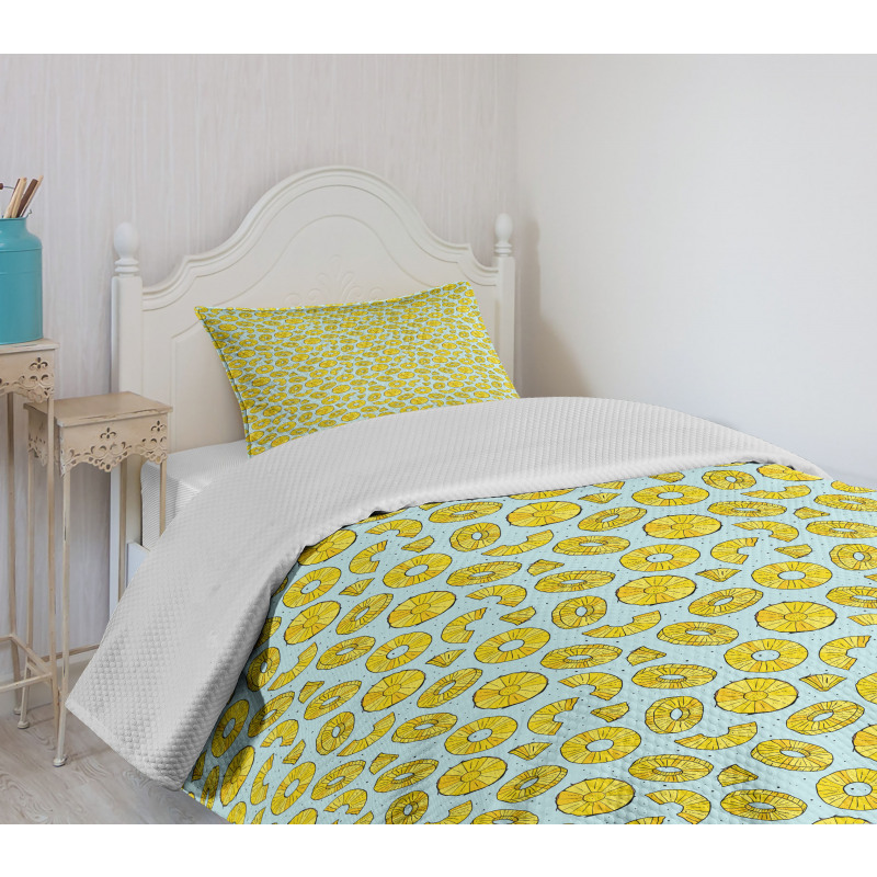 Round Slices of Pineapple Bedspread Set