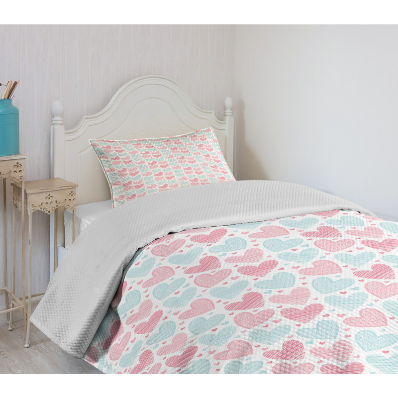 Swirling and Striped Hearts Bedspread Set