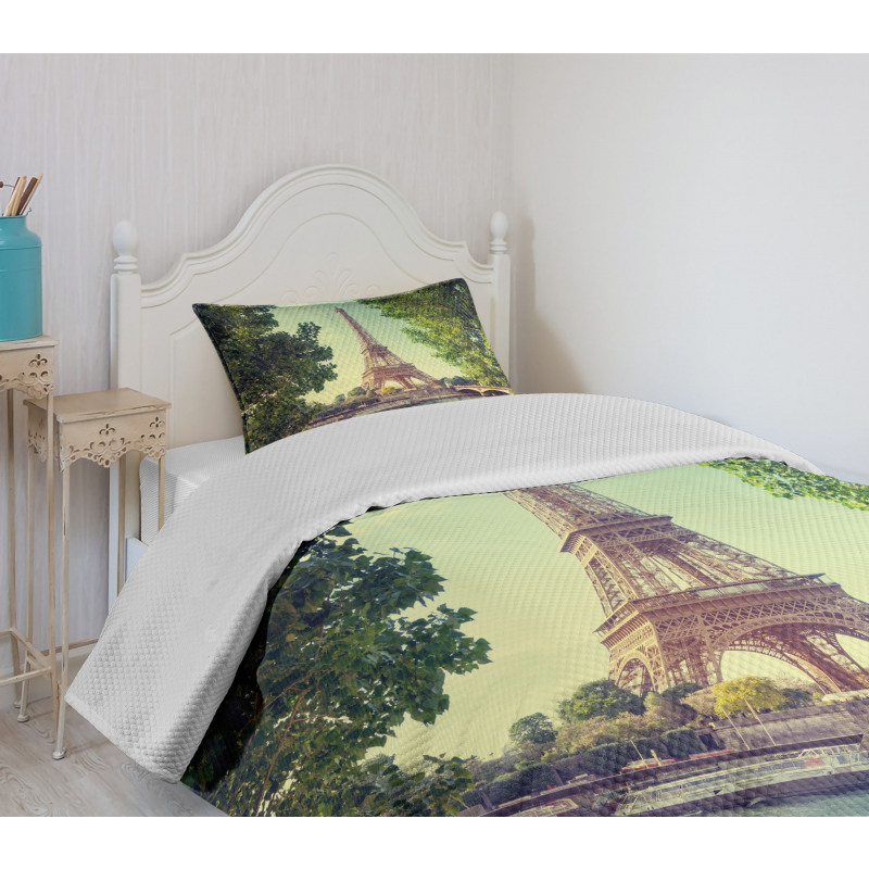 Eiffel Tower Seine River Bedspread Set
