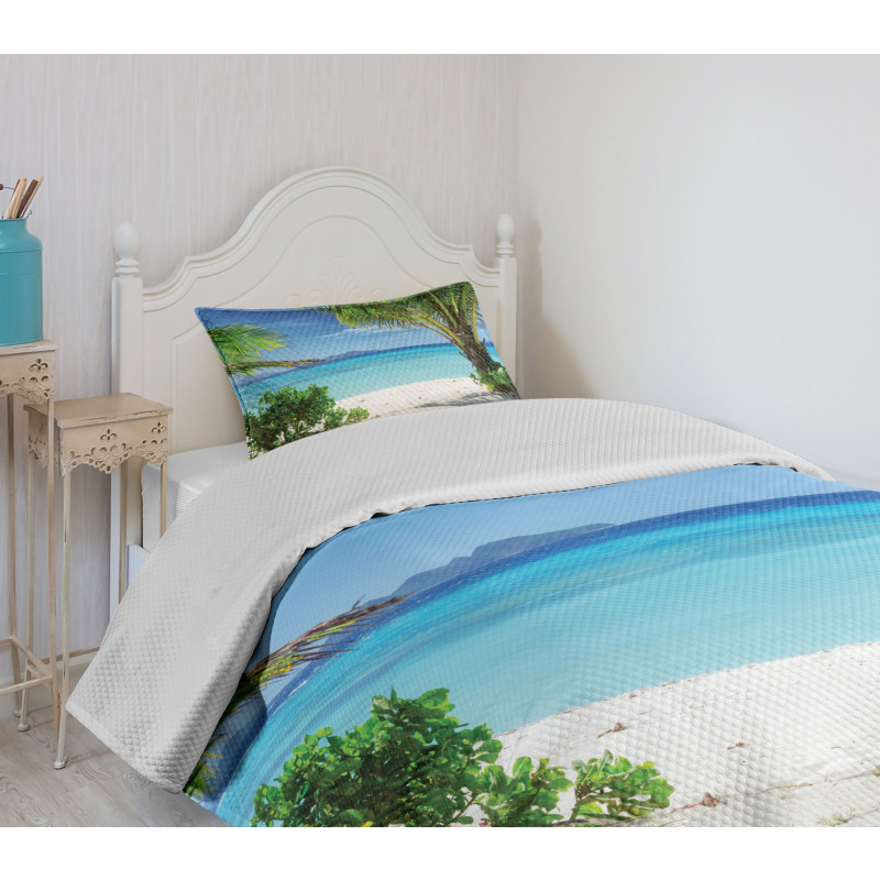 Idyllic Oceanic Resort Bedspread Set