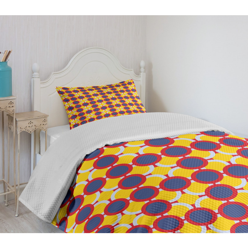 Overlapping Vivid Rounds Bedspread Set