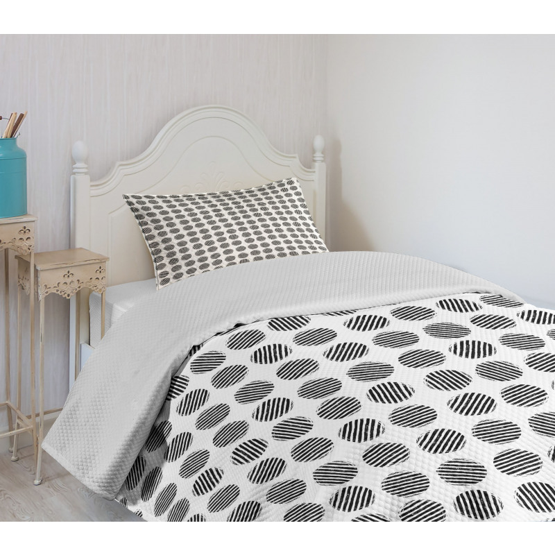 Striped Rounds Art Bedspread Set