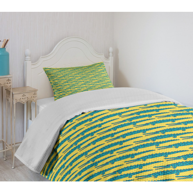 Repetitive Crocodile Pattern Bedspread Set