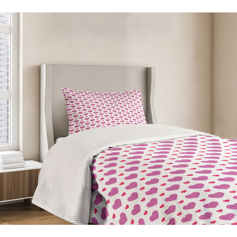 Simplistic Hearts Bedspread Set