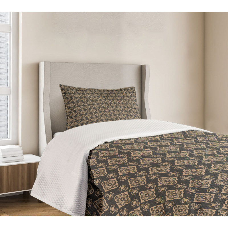 Classic Orient Curves Bedspread Set