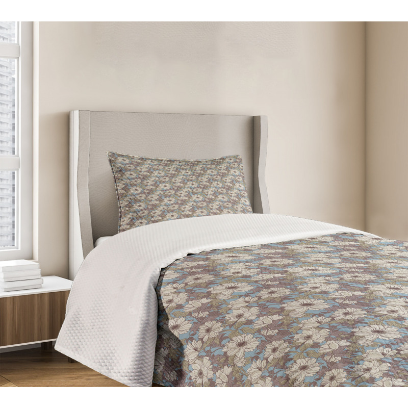 Bloom in Nostalgic Colors Bedspread Set