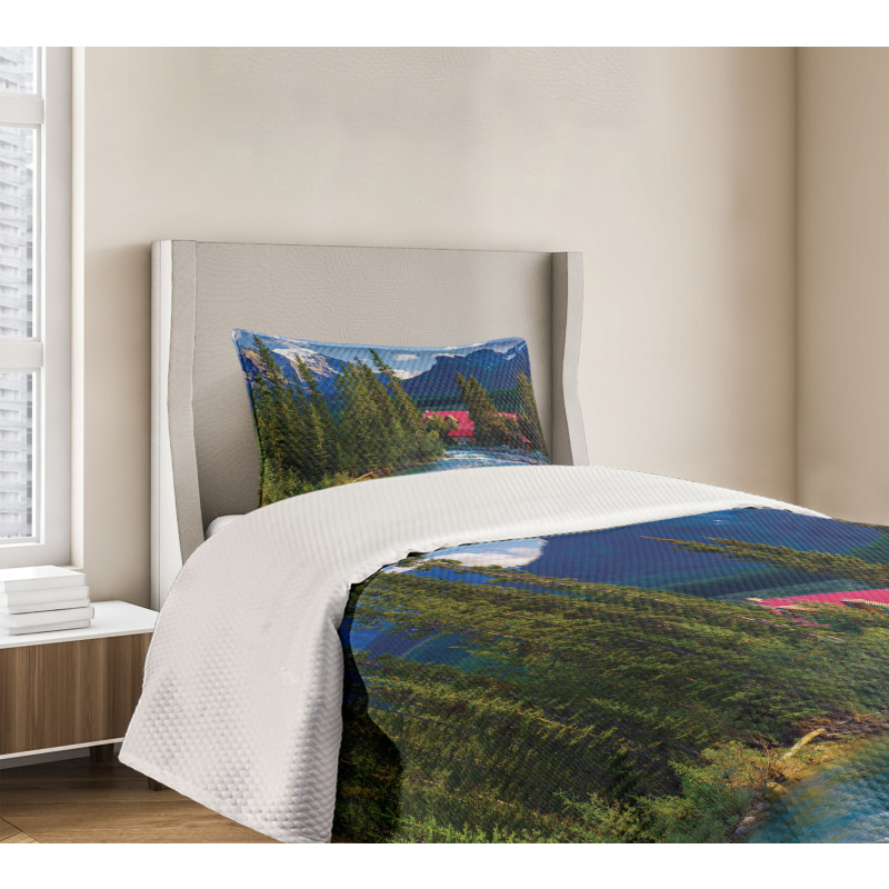 Lake Louise Banff Village Bedspread Set